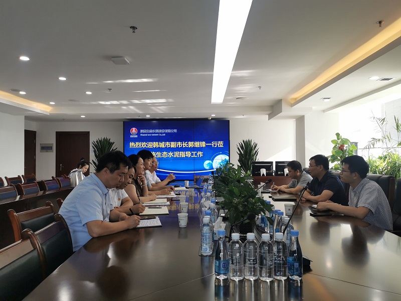 韓城市副市長郭繼鋒一行到生態(tài)水泥公司就推進項目建設(shè)進行交流