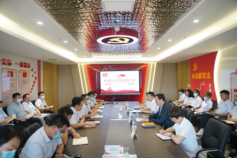 生態(tài)水泥公司黨委書記、董事長(zhǎng)張超暉赴黨建聯(lián)系點(diǎn)宣講《習(xí)近平談治國(guó)理政》第四卷