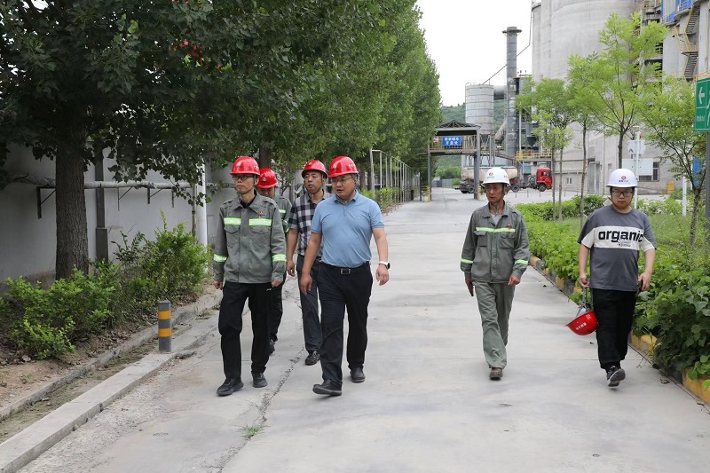 陜西建材科技公司黨委委員、副總經(jīng)理郭正亮到黃陵公司進(jìn)行安全環(huán)保督導(dǎo)檢查